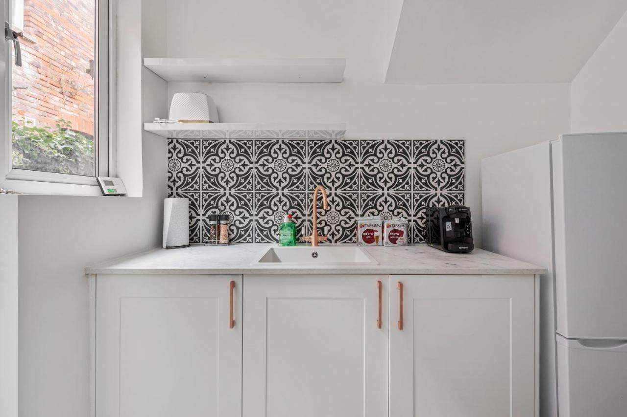 Beautifully Modern 2-bed W/garden *
