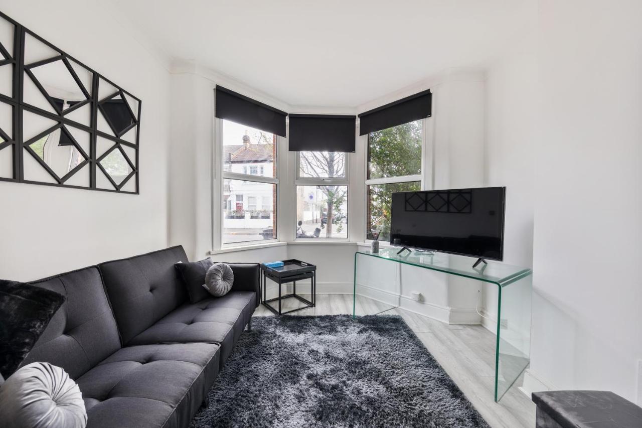 Beautifully Modern 2-bed W/garden London