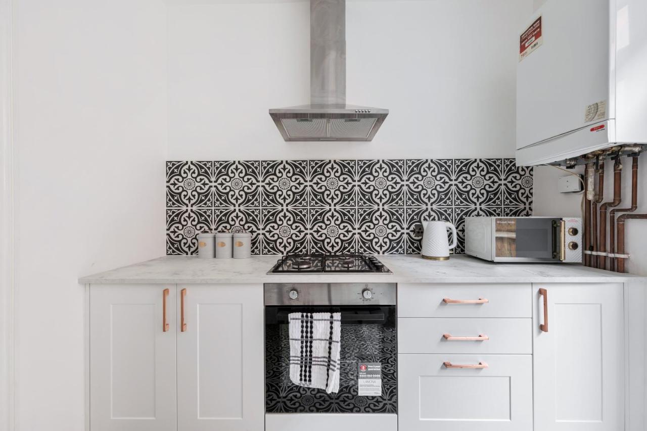 Apartment Beautifully Modern 2-bed W/garden