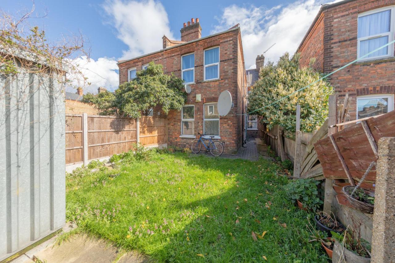 Beautifully Modern 2-bed W/garden London