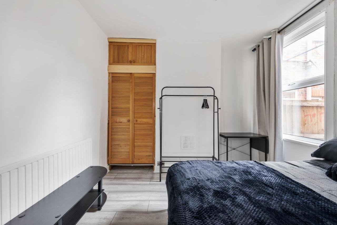 Apartment Beautifully Modern 2-bed W/garden *