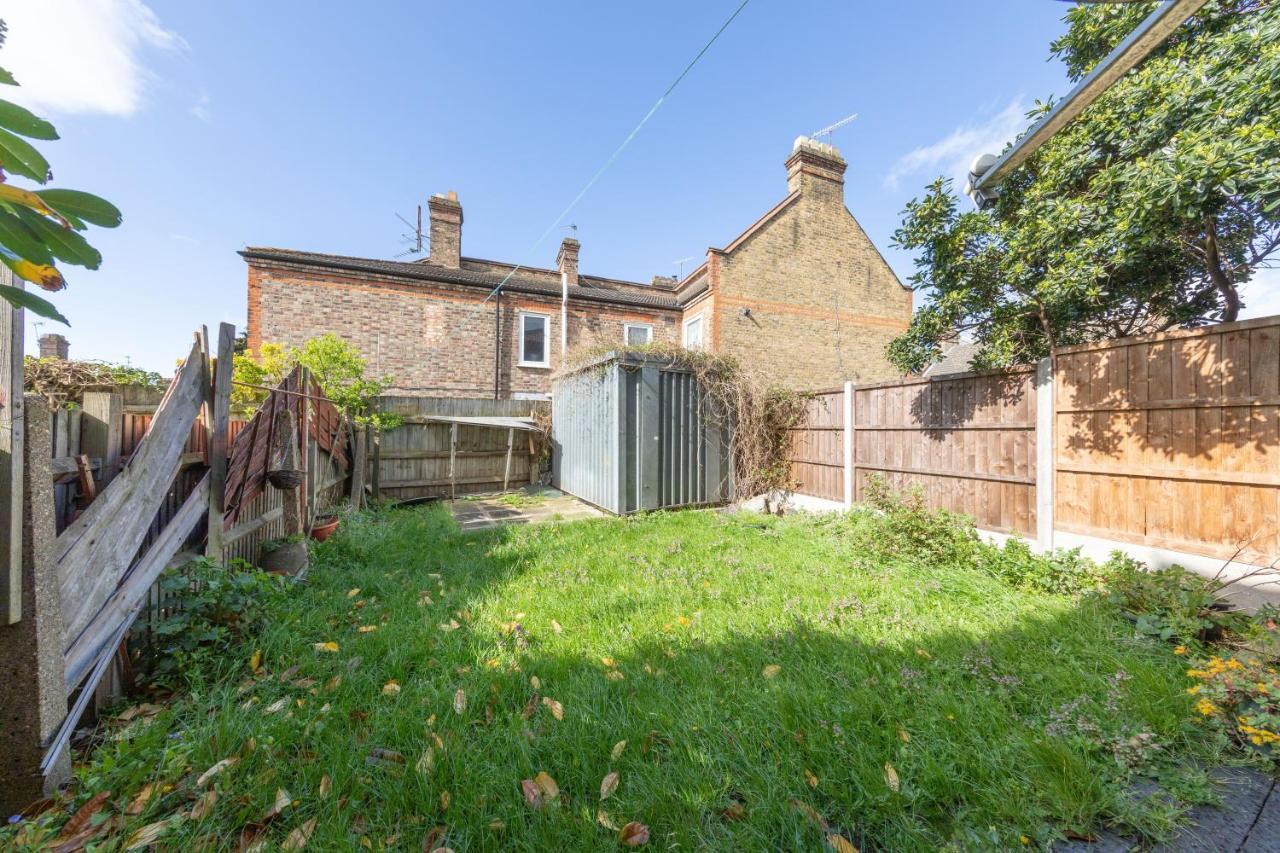 Beautifully Modern 2-bed W/garden