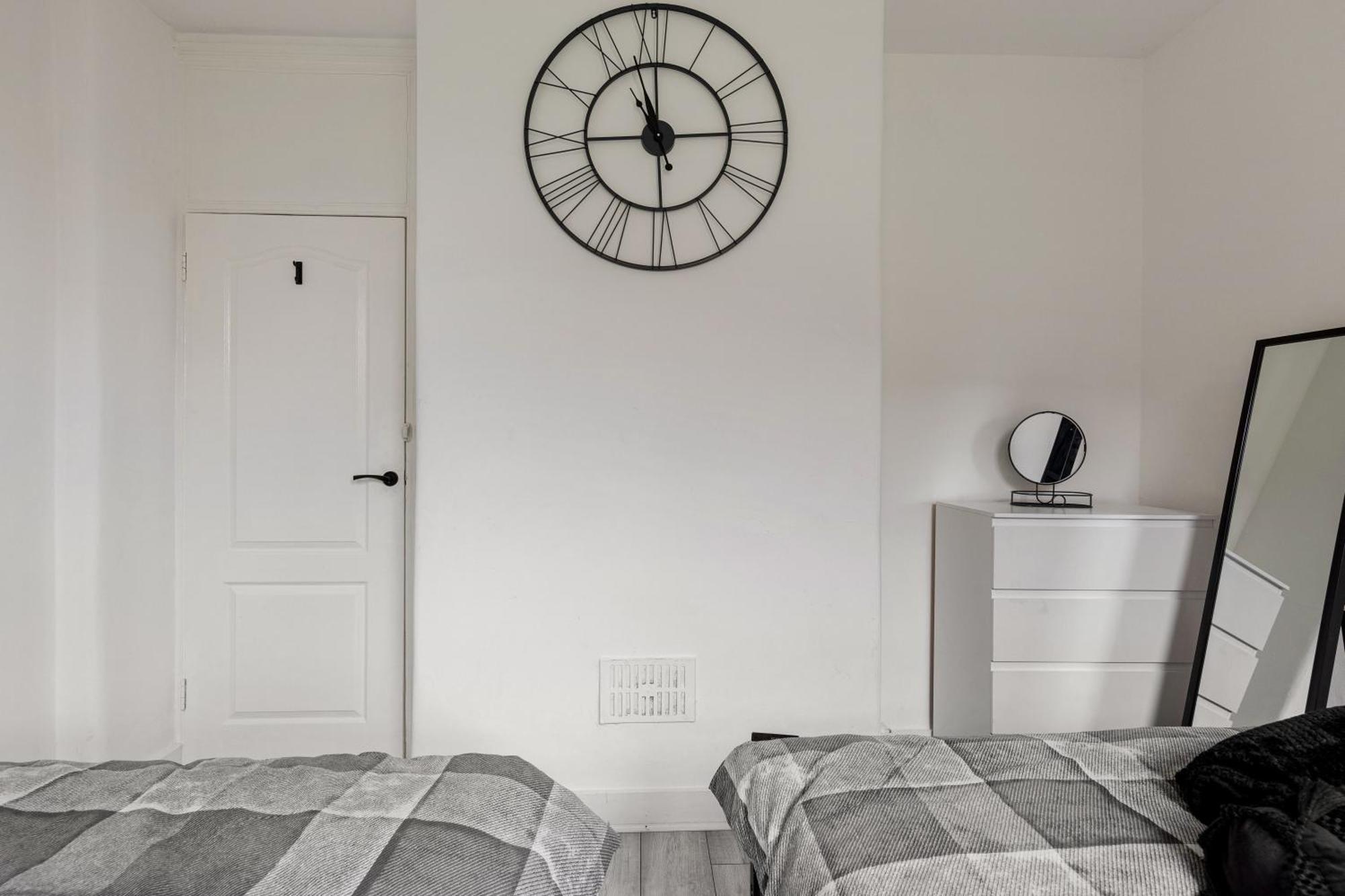 Beautifully Modern 2-bed W/garden Apartment *