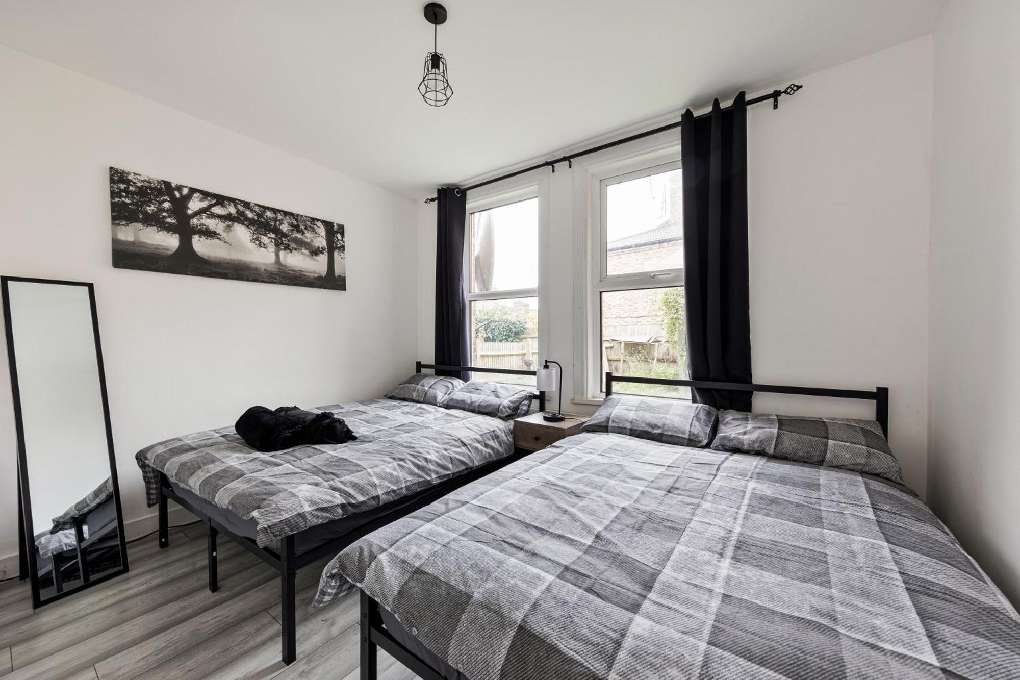 Beautifully Modern 2-bed W/garden Apartment London